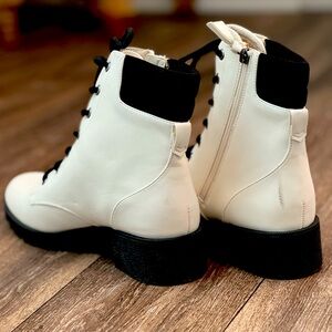 Dr Scholls White Boots 8 1/2